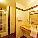Logis Hotel Le Tropicana 3* Douville