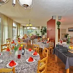 Hotel Logis Hotel Le Tropicana Douville