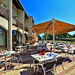 Logis Le Tropicana 3* 두빌