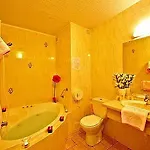 Logis Hotel Le Tropicana Hotel