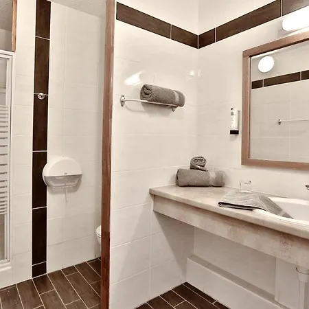 Hotel Logis Le Tropicana 3*