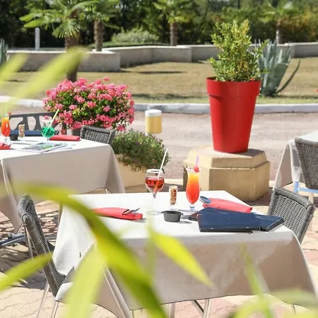 Logis Le Tropicana 3*