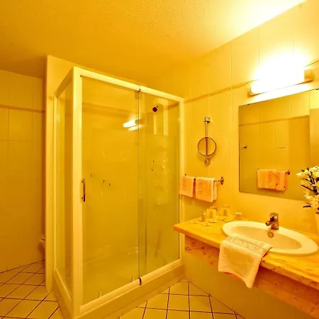 Logis Le Tropicana 3*