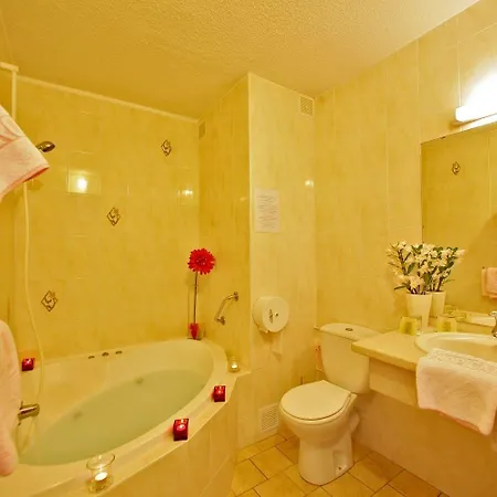 Отель Logis Le Tropicana