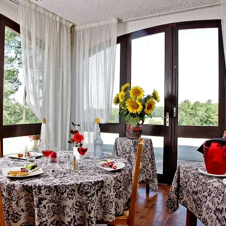 Logis Le Tropicana Hotel