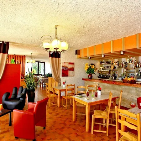 Logis Le Tropicana Douville