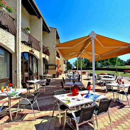 Logis Le Tropicana Hotel 3*