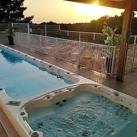 Hotel Logis Le Tropicana 3*