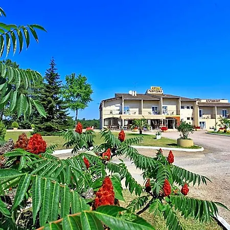 Logis Le Tropicana Hotel 3*