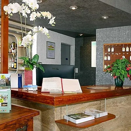 Logis Le Tropicana Hotel 3*