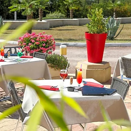 Hotel Logis Le Tropicana 3*