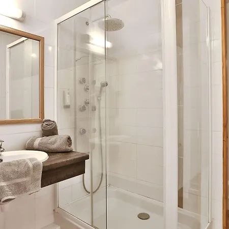 Hotel Logis Le Tropicana 3*
