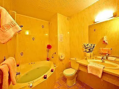 Logis Le Tropicana Hotel