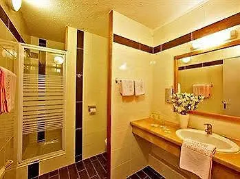 Logis Le Tropicana Hotel