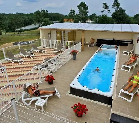 Logis Le Tropicana Hotel