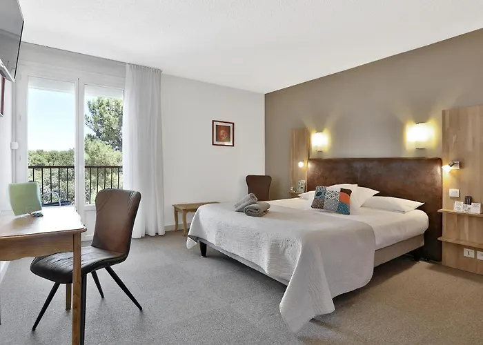 Logis Hotel Le Tropicana 3*