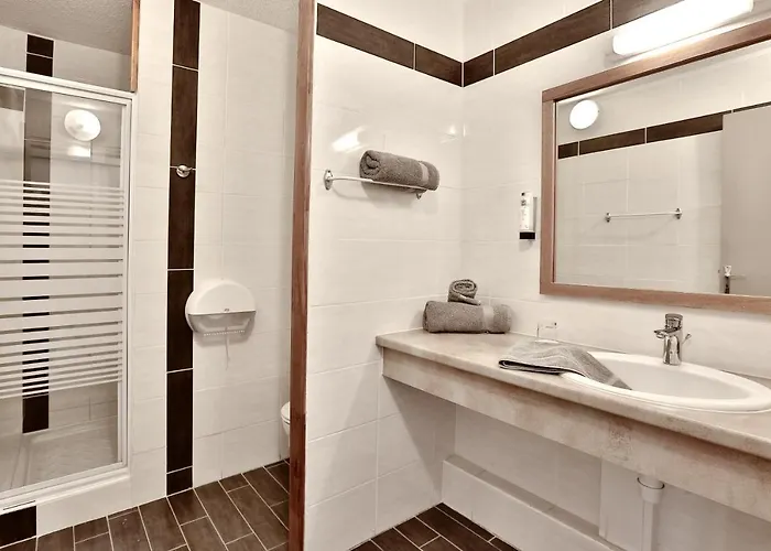 Hotel Logis Hotel Le Tropicana 3*