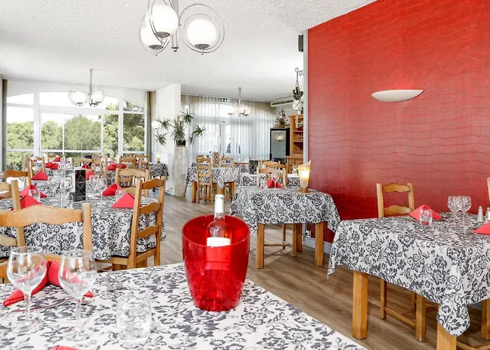 Logis Hotel Le Tropicana 3*