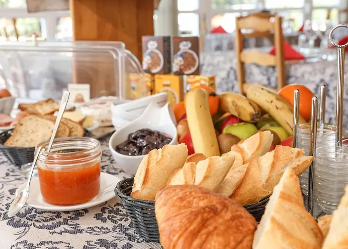 Logis Hotel Le Tropicana Hotel Douville