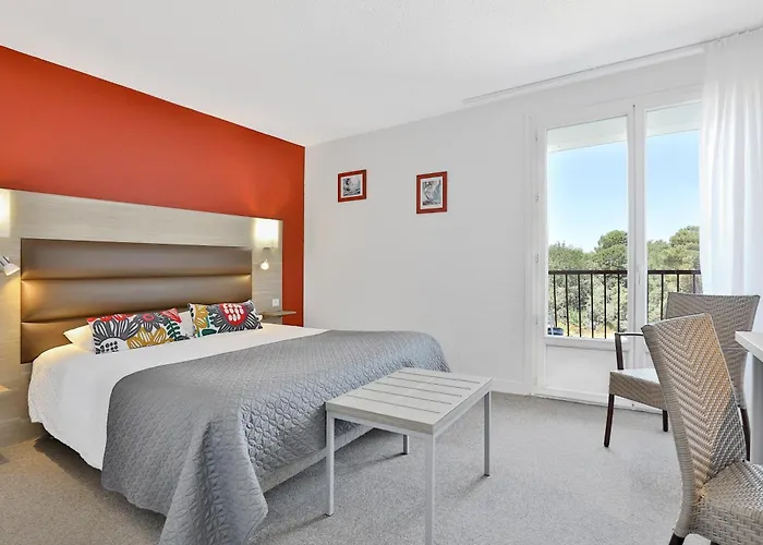 Logis Hotel Le Tropicana Hotel
