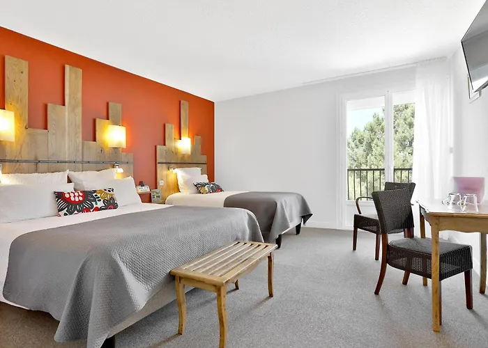 Logis Hotel Le Tropicana 3*