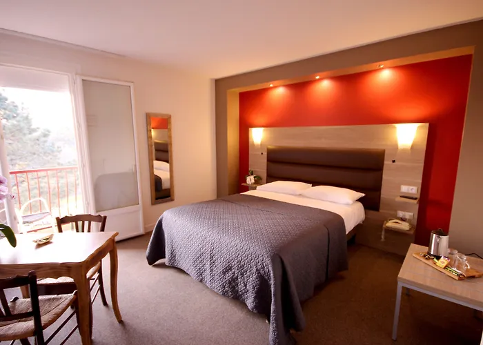 Logis Hotel Le Tropicana Hotel 3*