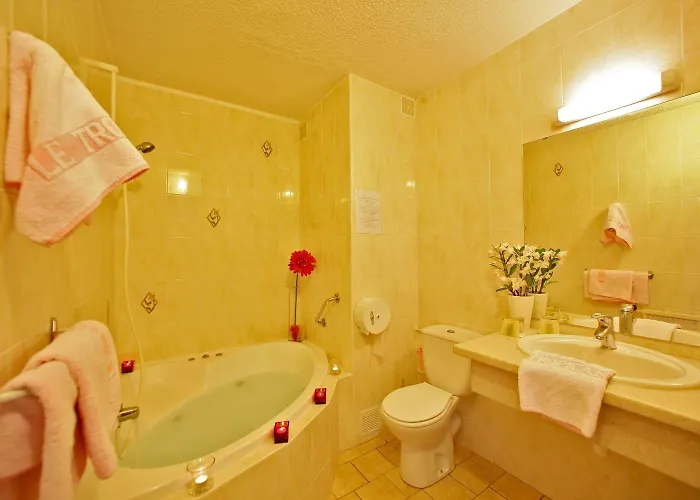 Hotel Logis Hotel Le Tropicana