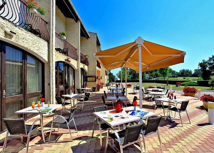 Logis Hotel Le Tropicana Hotel 3*
