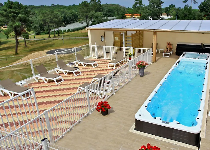 Logis Hotel Le Tropicana 3* Douville